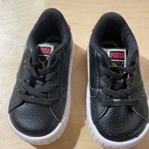 Puma Infant Sneakers size 5C (JY)